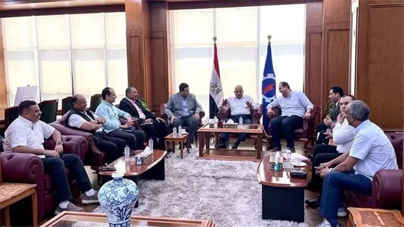 محافظ السويس يستقبل رئيس هيئة الرعاية الصحي