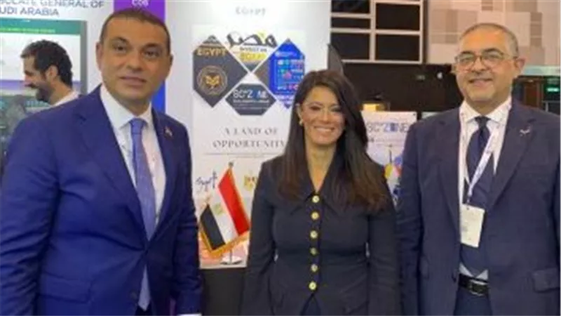 وزير التعاون الدولي تتفقد الجناح المصري بقمة الحزام والطريق بهونج كونج