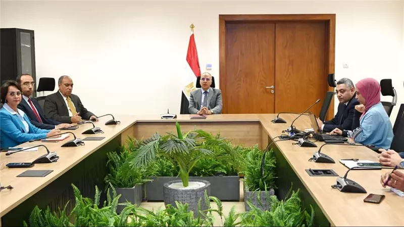 سويلم يتابع إجراءات الإعداد لإسبوع القاهرة السادس للمياه