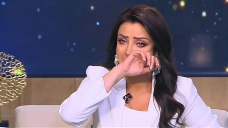 بكاء رضوى الشربيني.. سيدة للإعلامية: 