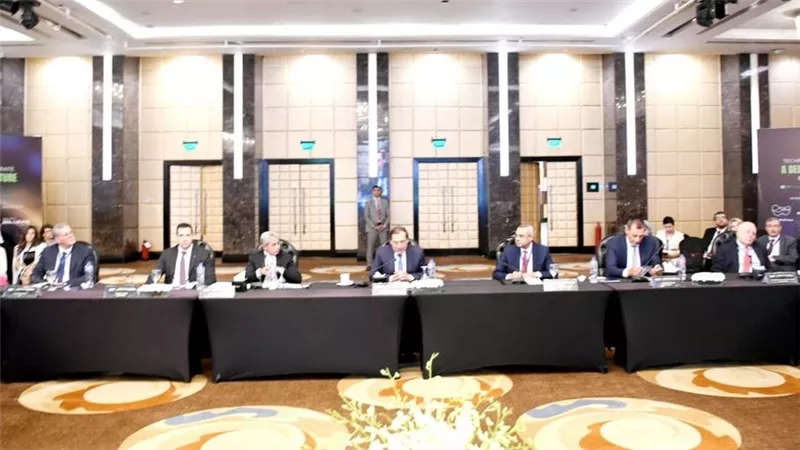 الملا يرأس مائدة مستديرة مع الشركاء العالميين لتوظيف التكنولوجيا في الاسراع بإزالة الكربون بشرق المتوسط