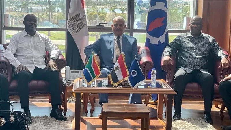 محافظ السويس يستقبل رئيس وزراء كيب الشرقية وسفير دولة جنوب إفريقيا