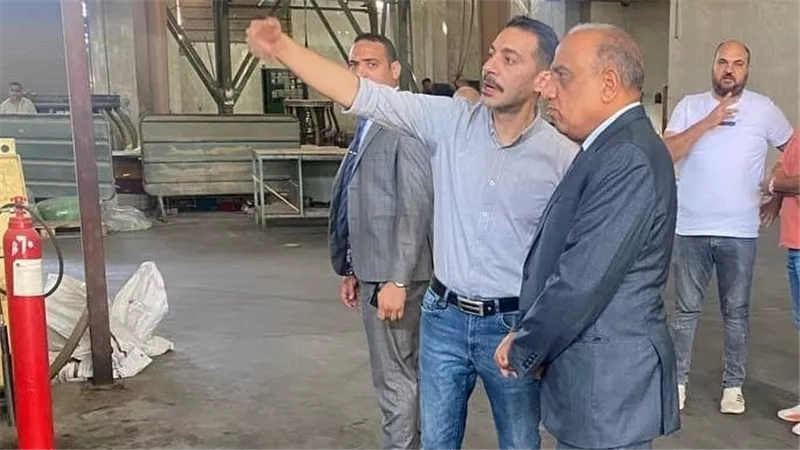 في زيارة مفاجئة.. وزير قطاع الأعمال العام يتفقد مصانع شركة العبوات والمستلزمات الطبية