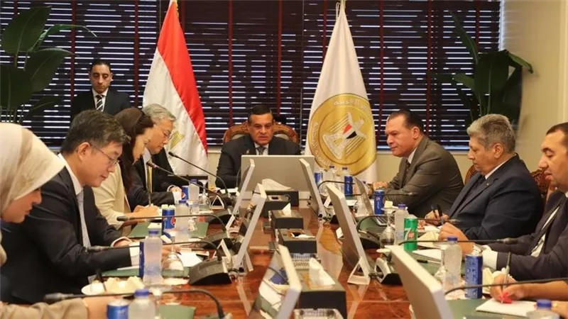 وزير التنمية المحلية يبحث مع سفير كوريا الجنوبية آليات التعاون المشترك بين البلدين