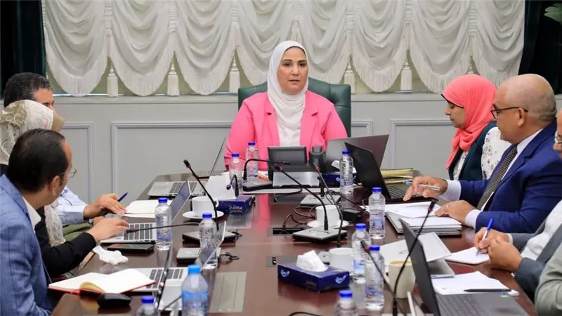 وزيرة التضامن تترأس اجتماعًا موسعاً لفريق الحماية الاجتماعية لسرعة تنفيذ زيادات 