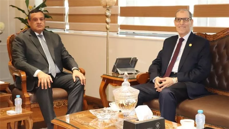 وزير التنمية المحلية يستقبل رئيس هيئة النيابة الإدارية لبحث مجالات التعاون المشترك بين الجانبين