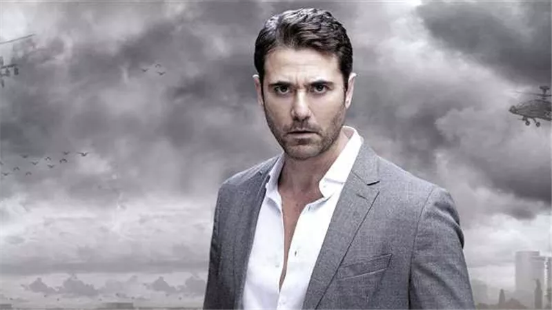 دويتو مختلف.. أحمد عز ورونالدو في إعلان واحد