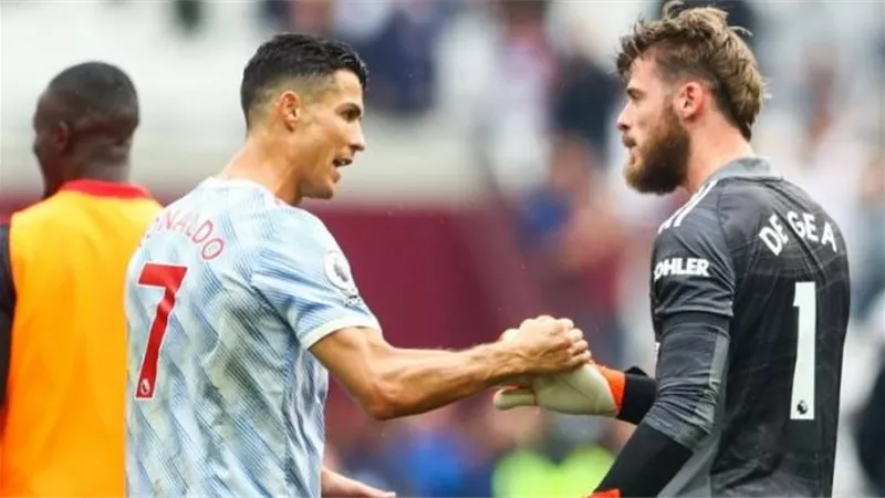  بعد الرحيل عن اليونايتد.. رونالدو يحاول إقناع دي خيا بالانضمام إلى النصر