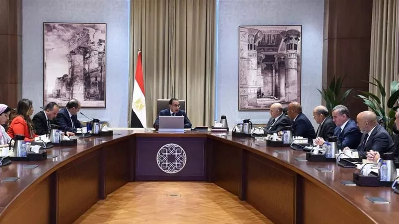 رئيس الوزراء يستعرض رؤى ومقترحات غرفة الصناعات المعدنية بشأن تعميق الصناعة 