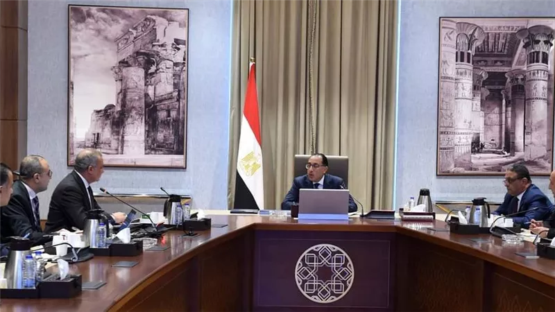 رئيس الوزراء يُتابع مع رئيس صندوق التنمية الحضرية عدداً من ملفات العمل