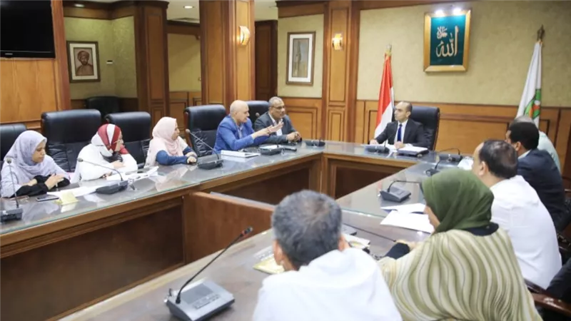 نائب محافظ سوهاج يعقد اجتماعا لمناقشة آليات التحول الرقمي 
