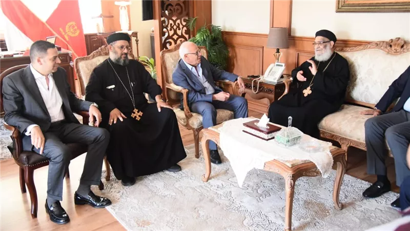 محافظ بورسعيد يستقبل وفدا من الكنيسة للتهنئة بالمولد النبوي الشريف