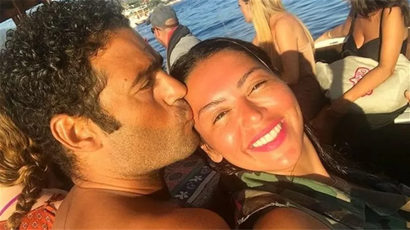 عبدالمنصف نحنوح.. لقاء الخميسي: وقعد 6 شهور ميمسكش إيدي وإحنا مرتبطين