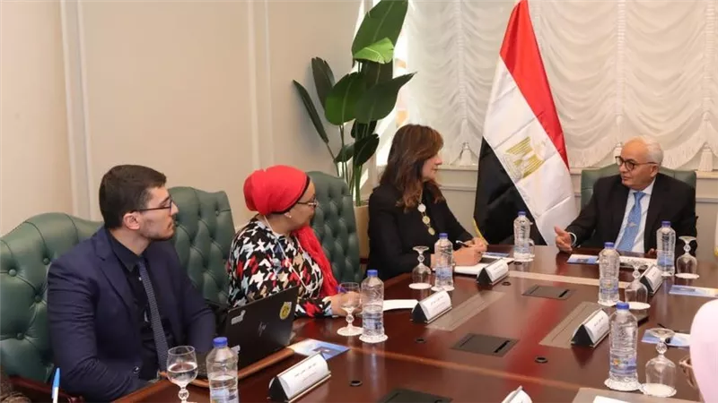 وزير التربية والتعليم يستقبل السفيرة نبيلة مكرم لبحث تعزيز أطر التعاون في تنفيذ حقيبة تدريبية للأخصائيين الاجتماعيين والنفسيين 