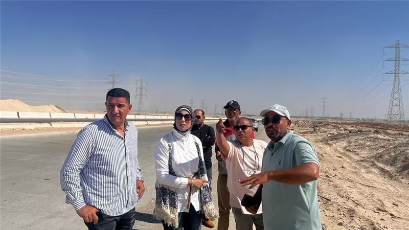 رئيس مدينة السويس الجديدة تتفقد أعمال إحلال جزء من خط المياه المغذي لـ 