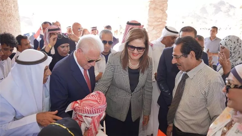 وزيرة التخطيط ومحافظ جنوب سيناء يفتتحان أعمال تطوير التجمع البدوي 