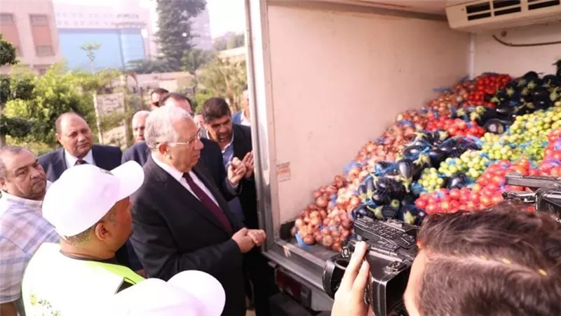 وزير الزراعة يطلق أكبر قافلة منافذ متحركة بالسلع الغذائية إلى محافظة شمال سيناء 