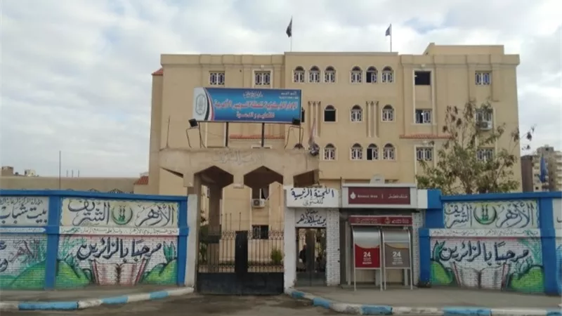 رئيس المنطقة الأزهرية بالسويس يتابع تنفيذ مبادرة 