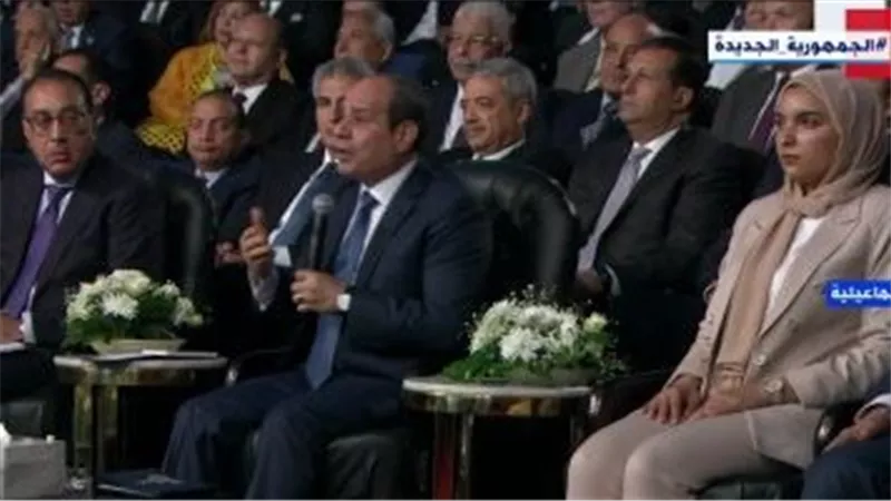 الرئيس السيسي يطالب وزير الشباب ببحث مضاعفة قيمة جوائز الأبطال الرياضيين