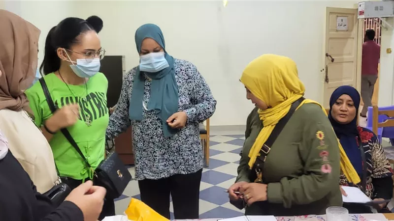 شباب أبناء السويس ينفذ ورشة عمل لتعليم إكسسوارات الريزن