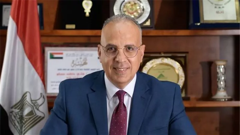 الدكتور سويلم يتابع عملية تدعيم الكوبري الخرساني أعلى سد ومفيض وهويس دمياط