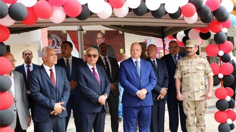 وزير التربية ومحافظ القاهرة يتابعان انطلاق العام الدراسى الجديد بمدرسة السيدة نفيسة الثانوية بالقاهرة
