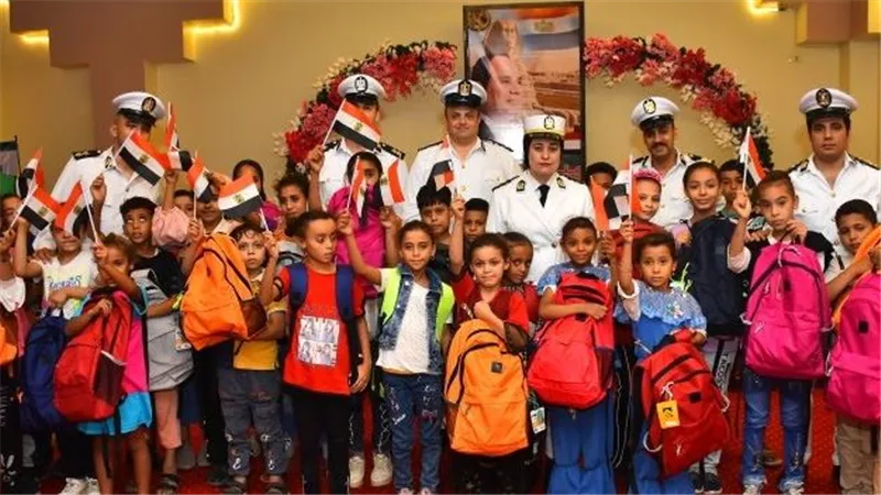 «الداخلية» تطلق مبادرة «كلنا واحد مع زهور المستقبل» لتوزيع الحقائب المدرسية