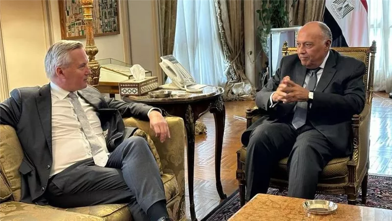  سامح شكري يثمن نموذج التعاون المتكامل مع هولندا في مجال الهجرة