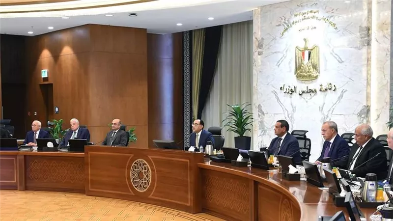 رئيس الوزراء يترأس اجتماع مجلس المحافظين