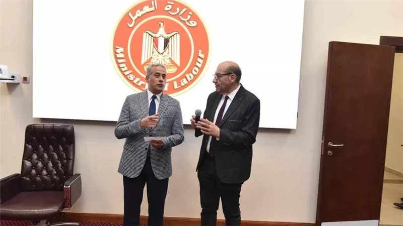 شحاتة يوجه 