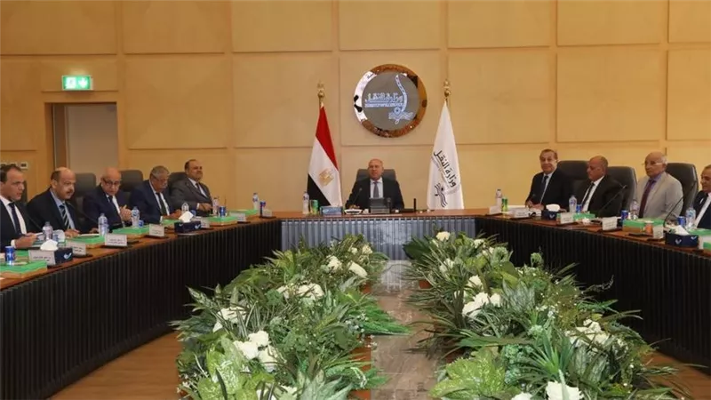 وزير النقل يترأس اجتماع الجمعية العامة رقم (60) للشركة القابضة لمشروعات الطرق والكباري والنقل البري 