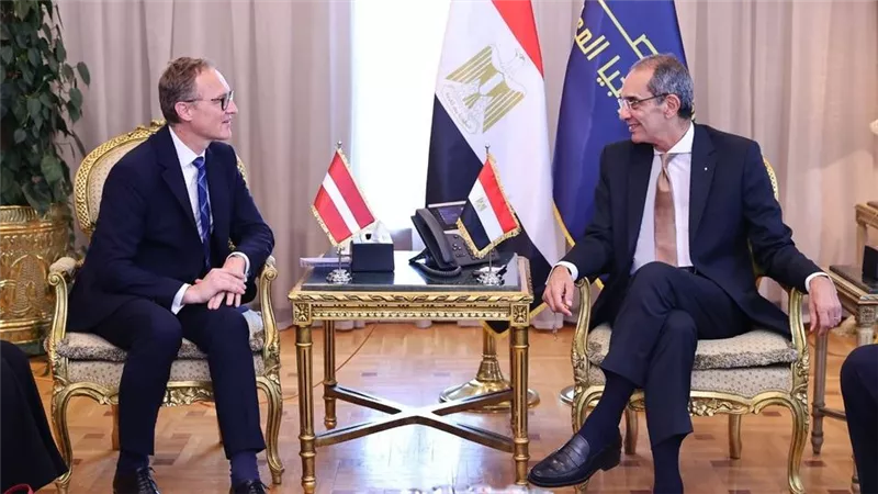 وزير الاتصالات يبحث مع سفير جمهورية لاتفيا بالقاهرة التعاون فى مجالات الاتصالات وتكنولوجيا المعلومات
