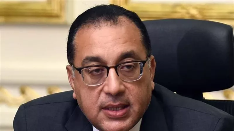 رئيس الوزراء يتابع مع محافظ مطروح موقف التعامل مع السيول