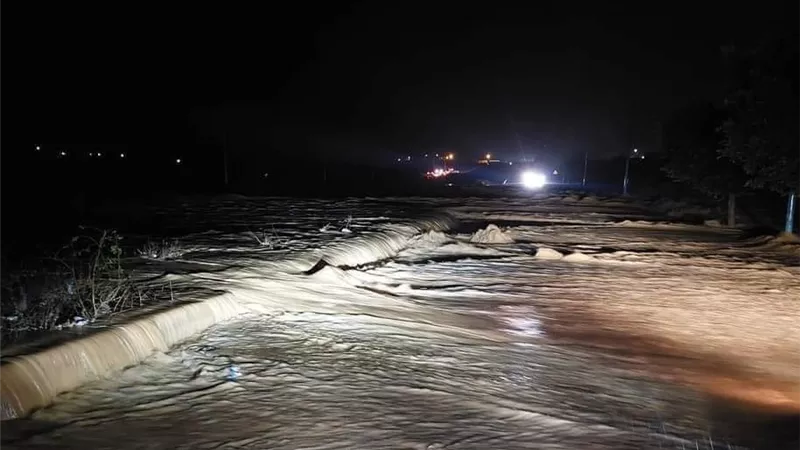 سيول مطروح.. 4 أماكن تغرق في المياه والأهالي يستغيثون