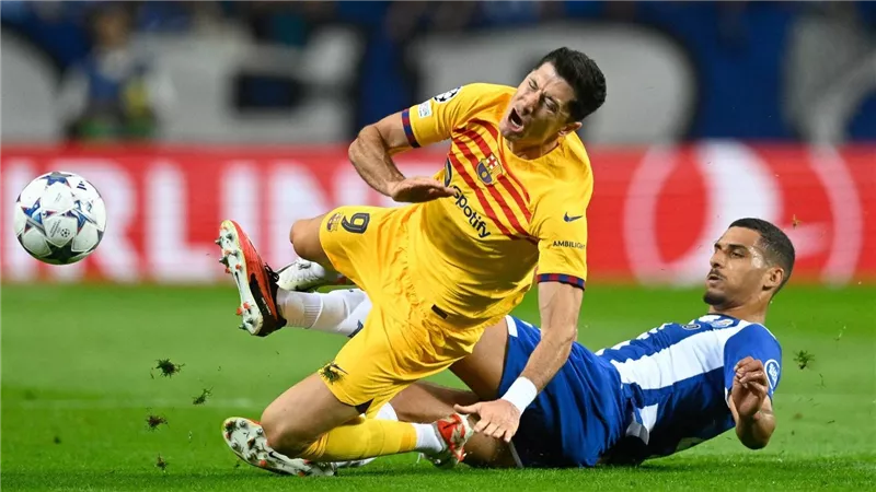 معجزة للحاق بالكلاسيكو.. برشلونة يكشف تفاصيل إصابة ليفاندوفسكي