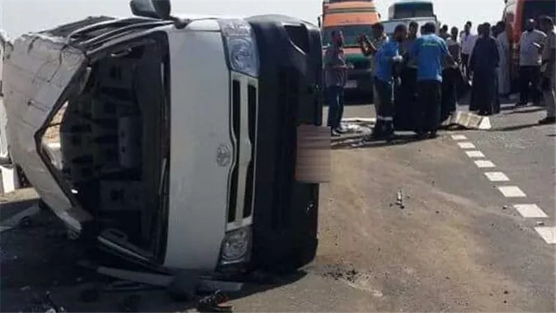 بطريق بني سويف الصحراوي,, إصابة 22 عاملًا في حادث انقلاب ميكروباص