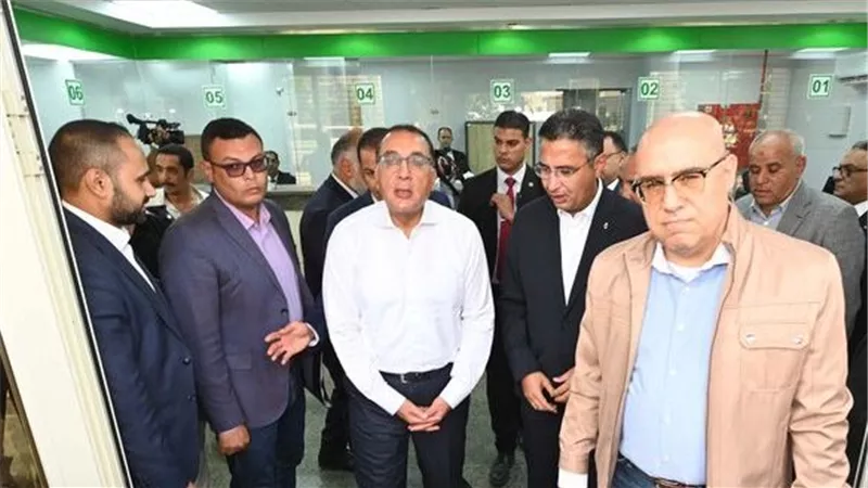 رئيس الوزراء يتابع الموقف التنفيذي للحي السكني الثالث R3