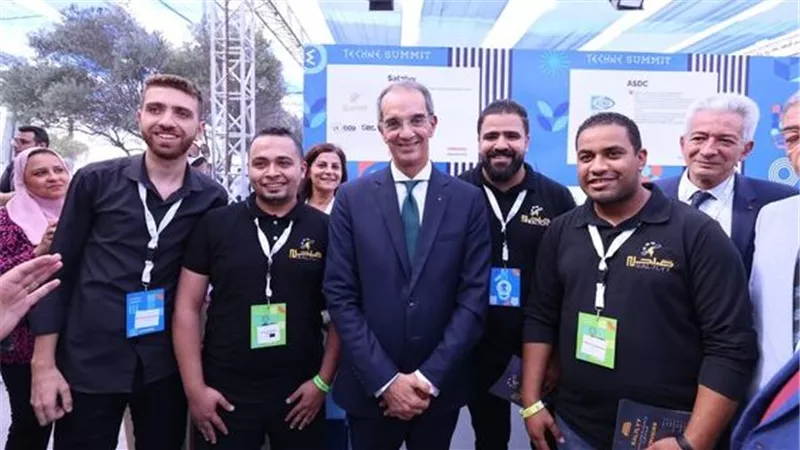  وزير الاتصالات يعلن إنشاء مركز للبحث والتطوير والإبداع فى التكنولوجيا 