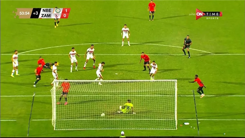 طرد عواد.. البنك الأهلي ينهي الشوط الأول متقدمًا على الزمالك بخطأ صبحي