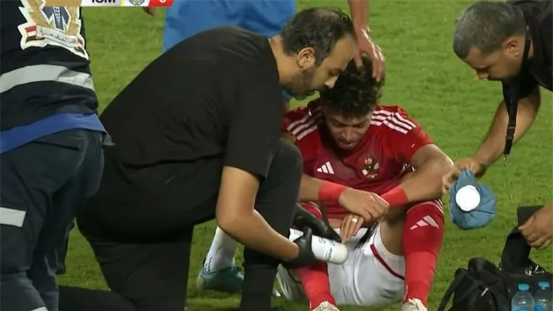خارج معسكر المنتخب.. تعرف على مدة غياب أمام عاشور عن الأهلي بعد إصابته