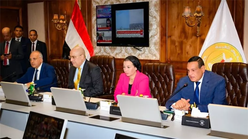 وزراء التنمية المحلية والإسكان والبيئة والرى يتابعون مع المحافظين تنفيذ تكليفات الرئيس بمراجعة موقف المعدات الخاصة بإدارة الأزمات والطوارئ