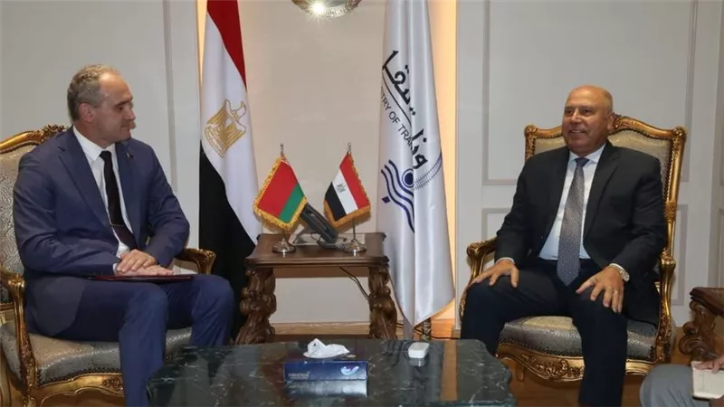 وزير النقل يبحث مع سفير  بيلاروسيا  بالقاهرة  انشاء مصنع في برج العرب