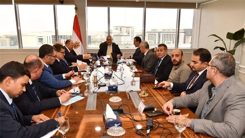 وزير الإسكان ومحافظ القاهرة يتابعان الموقف التنفيذى لمشروعات التطوير الجارى تنفيذها بالمحافظة