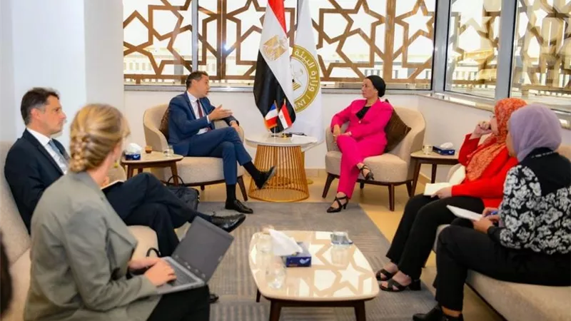 وزيرة البيئة تناقش مع المندوب الوزارى للبحر المتوسط بوزارة أوروبا والشئون الخارجية التعاون الاقليمي في مجال البيئة 