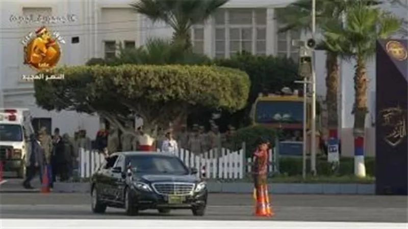 الرئيس السيسي يصل مقر احتفالية تخريج دفعة جديدة من الكليات العسكرية