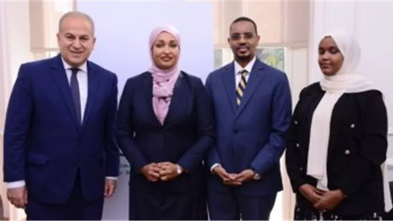 وزيرة البيئة الصومالية تزور مركز القاهرة الدولى فى إطار التعاون بشأن مبادرة رئاسة COP27