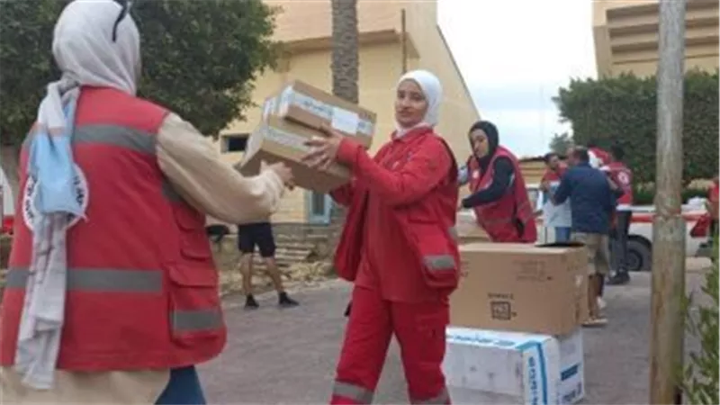 استمرار تدفق المساعدات الإنسانية على مطار العريش.. والهلال الأحمر يفرغ شحنة مساعدات منظمة الصحة العالمية