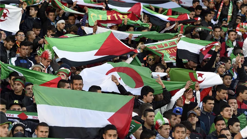 الجزائر تعلن استضافة مباريات منتخب فلسطين على ملاعبها والتكفل بالمصروفات