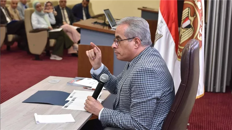 وزير العمل يلتقى مديري المديريات بالمحافظات