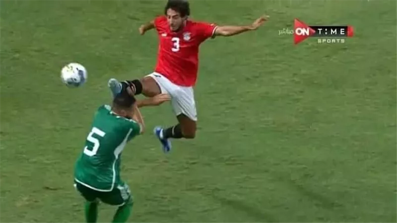 طرد هاني.. التعادل السلبي يحسم الشوط الأول بين منتخب مصر والجزائر